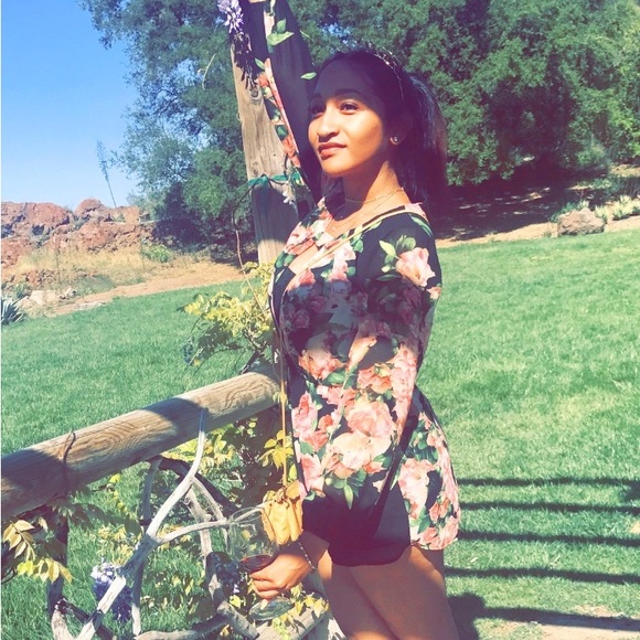 Floral romper - Picture 8 of 9